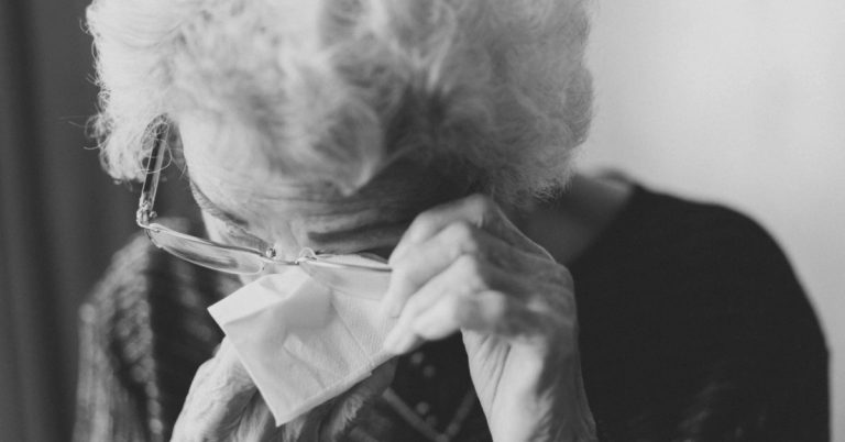How to support a grieving person with dementia?